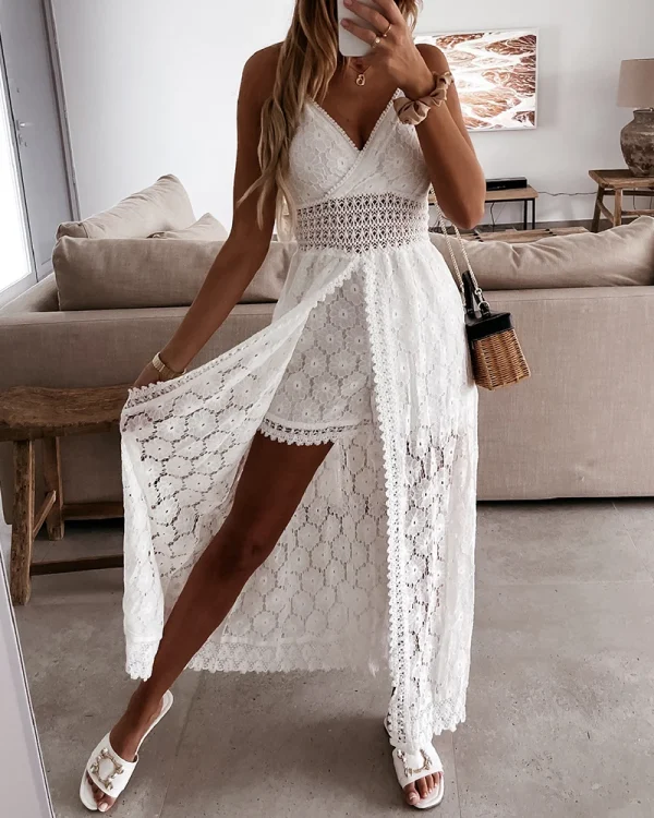 Combinaison Chic Bretelles et Décolleté
